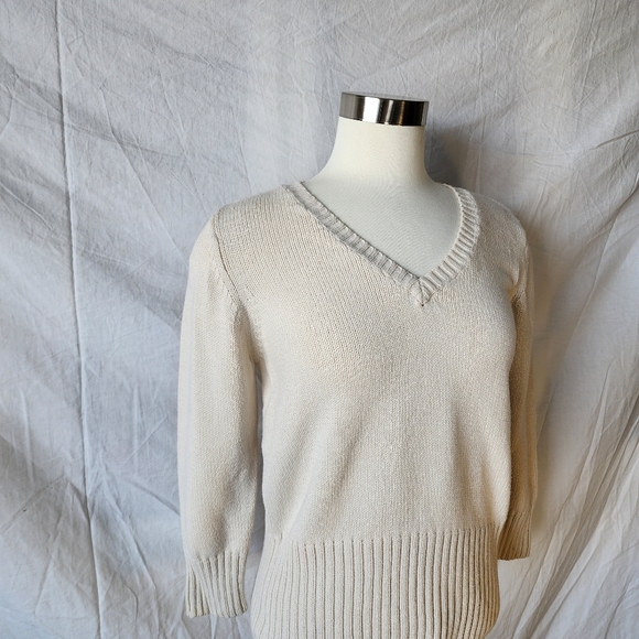 ✨Joe Fresh Cream V-Neck Sweater/Pullover - Picture 6 of 7